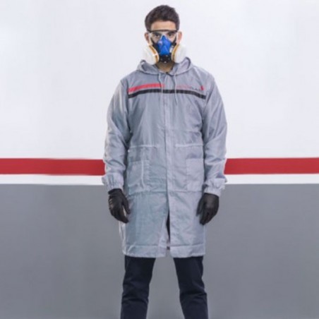 Bata ¾ de nylon con capucha Bossauto