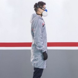 Bata ¾ de nylon con capucha Bossauto 2