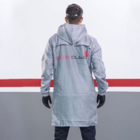 Bata ¾ de nylon con capucha Bossauto